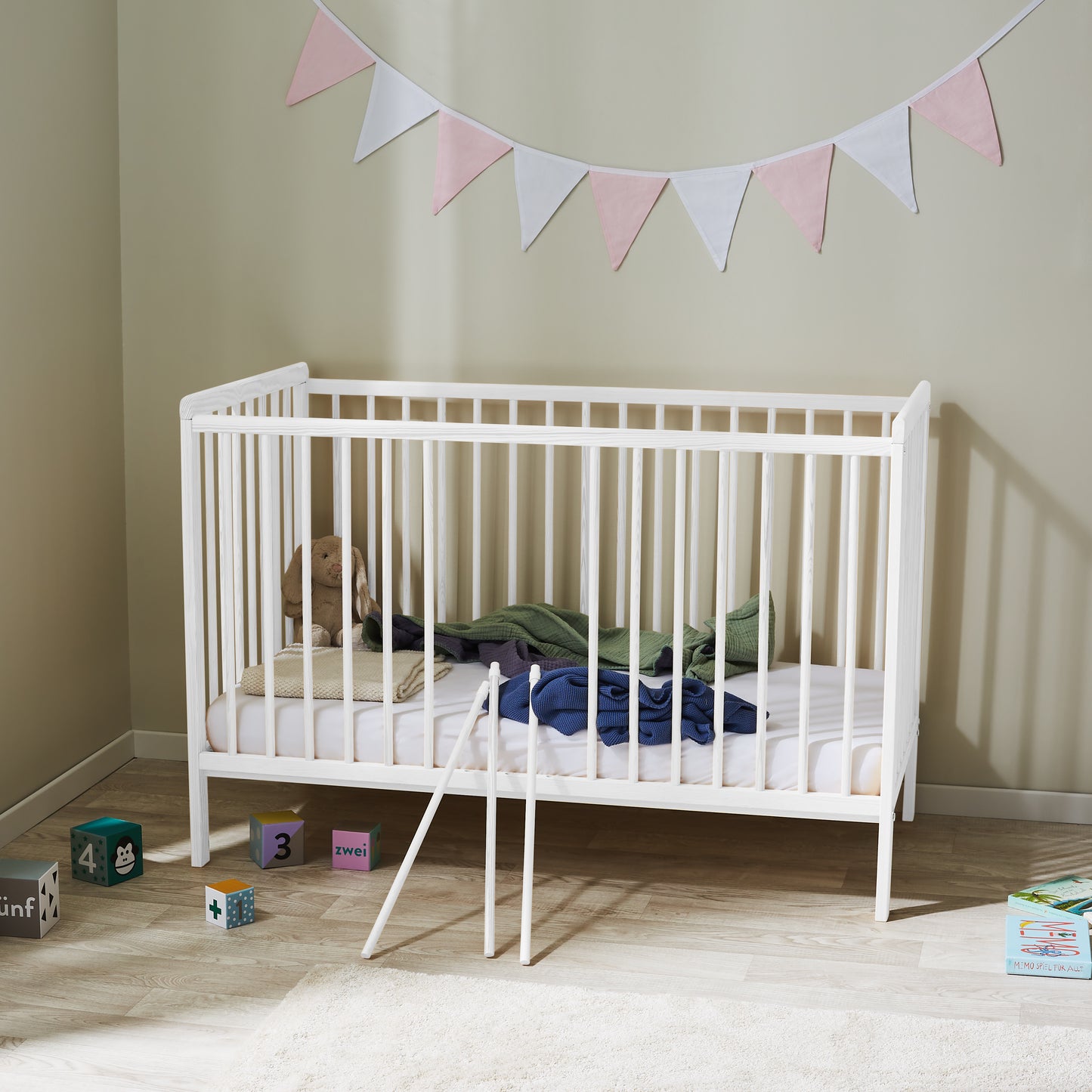 Babybett Kinderbett 60x120 Gitterbett Baby Bett Komplett-Set Beistellbett mitwachsend, Lattenrost höhenverstellbar mit abnehmbaren Sprossen | weiß Kiefer-Vollholz