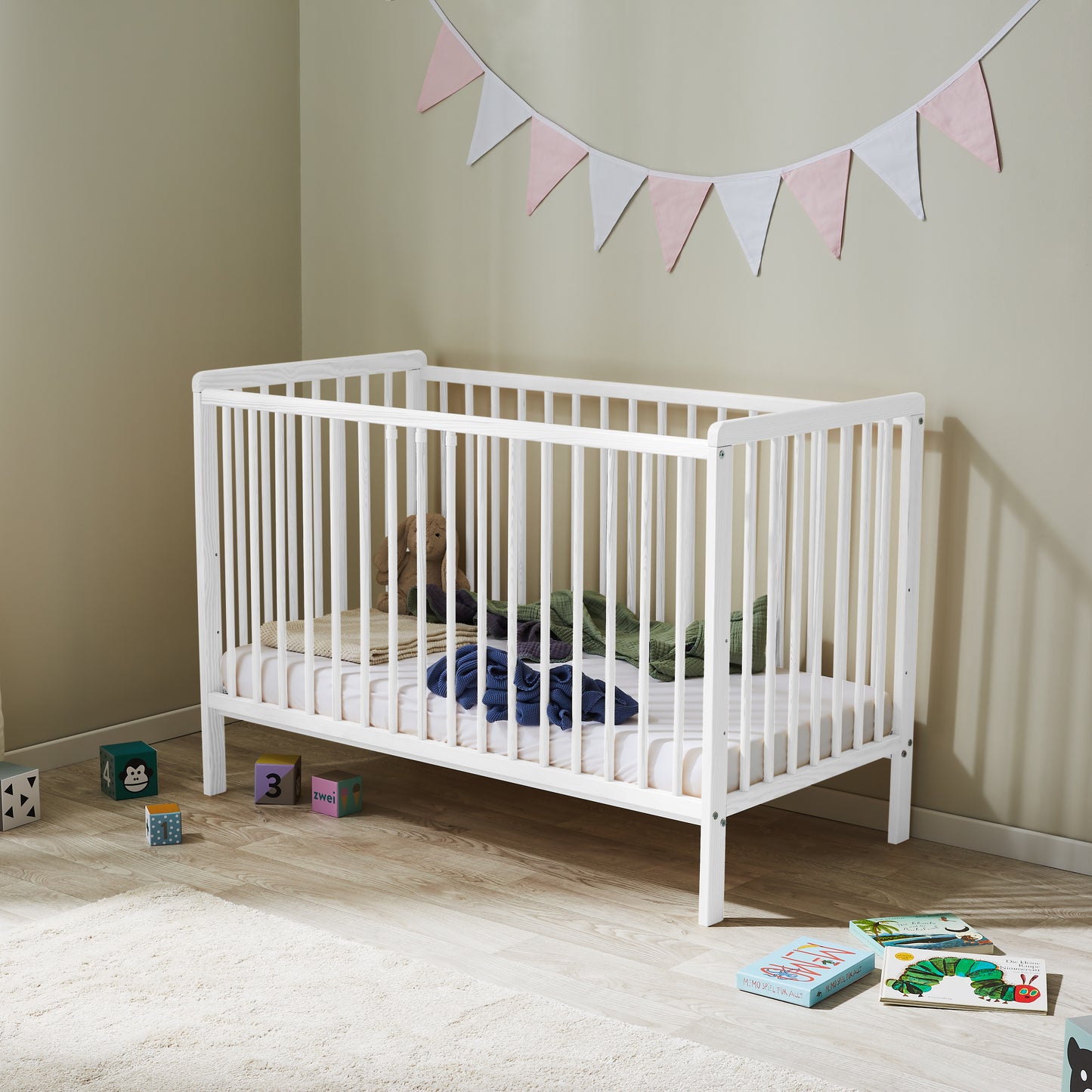 Babybett Kinderbett 60x120 Gitterbett Baby Bett Komplett-Set Beistellbett mitwachsend, Lattenrost höhenverstellbar mit abnehmbaren Sprossen | weiß Kiefer-Vollholz