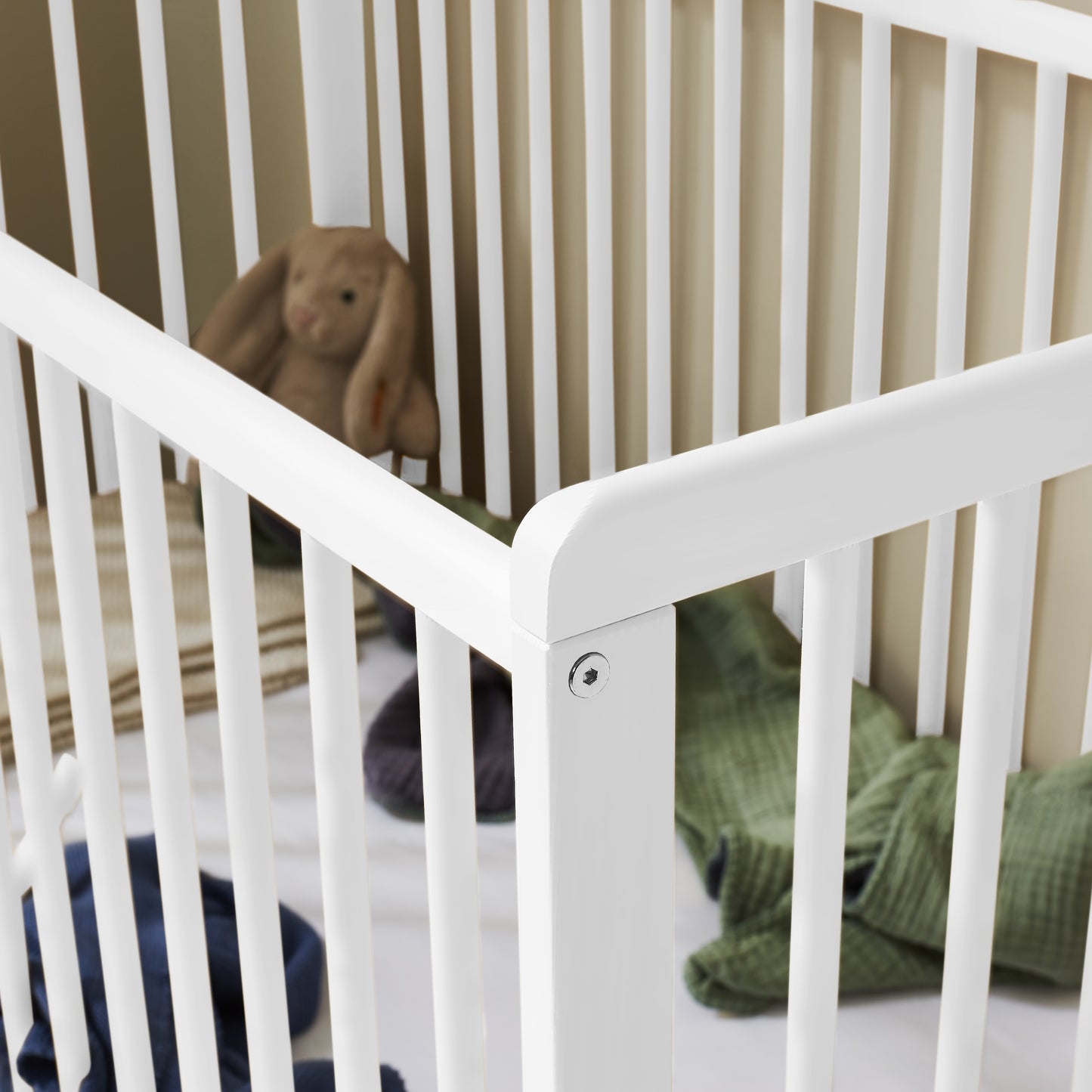 Babybett Kinderbett 60x120 Gitterbett Baby Bett Komplett-Set Beistellbett mitwachsend, Lattenrost höhenverstellbar mit abnehmbaren Sprossen | weiß Kiefer-Vollholz