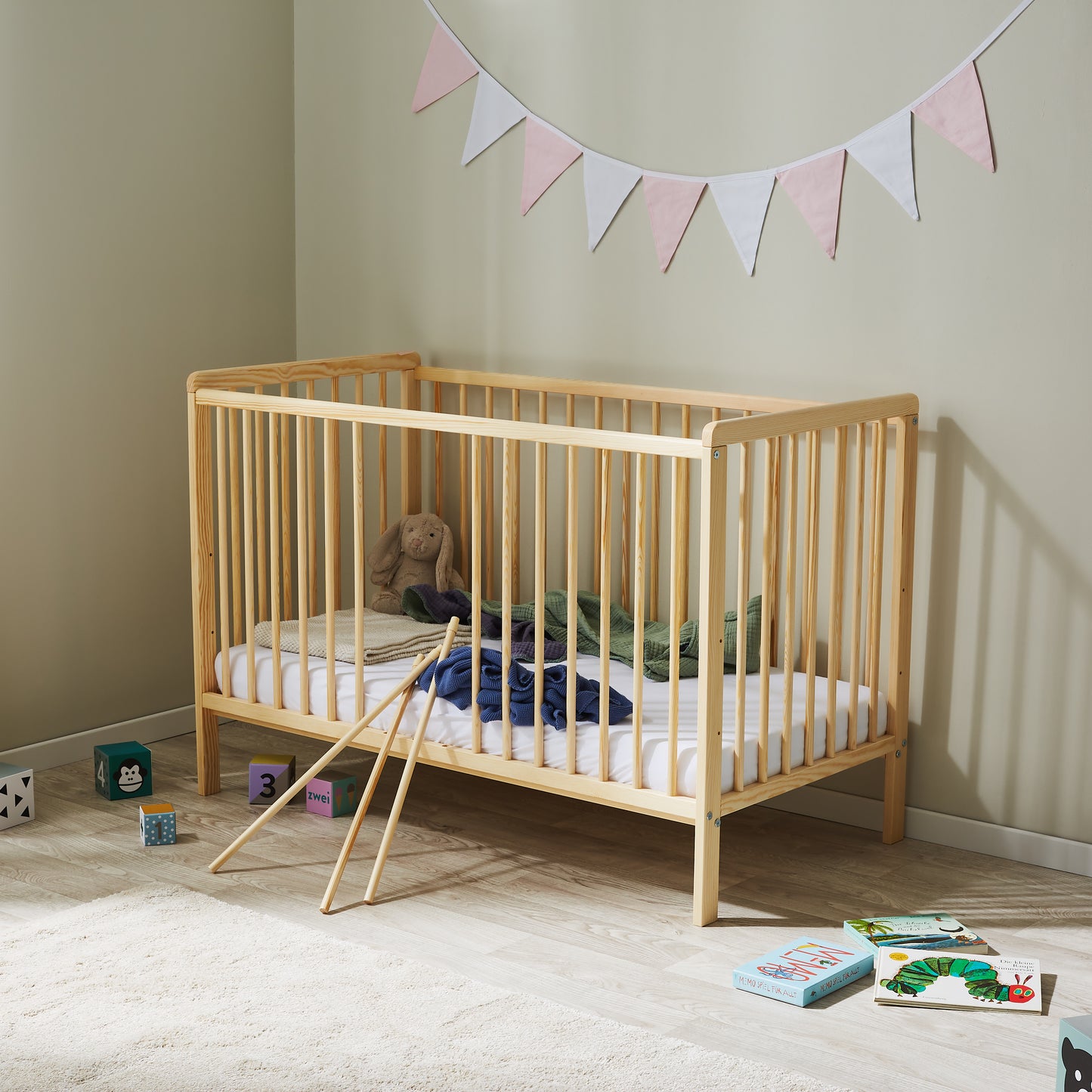 Babybett Kinderbett 60x120 Gitterbett Baby Bett Komplett-Set Beistellbett mitwachsend, Lattenrost höhenverstellbar mit abnehmbaren Sprossen | weiß Kiefer-Vollholz