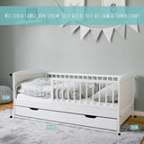 Lit enfant 140x70 cm avec matelas (en option), sommier à lattes, tiroir et protection antichute en bois massif blanc - 70 x 140 taille parfaite après lit bébé