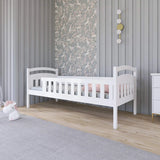 Hochbett 80x180 | 90x200 cm mit Matratze (optional), Lattenrost und Rausfallschutz, aus Vollholz massiv in weiss, Funktionsbett Jugendbett