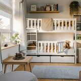 Hochbett 80x180 mit zwei Matratzen und schließbarem Rausfallschutz Etagenbett mit Sicherheitstüren, zwei Schubladen, Lattenrost, umbaubar in 2 Einzelbetten, Vollholz massiv in weiss