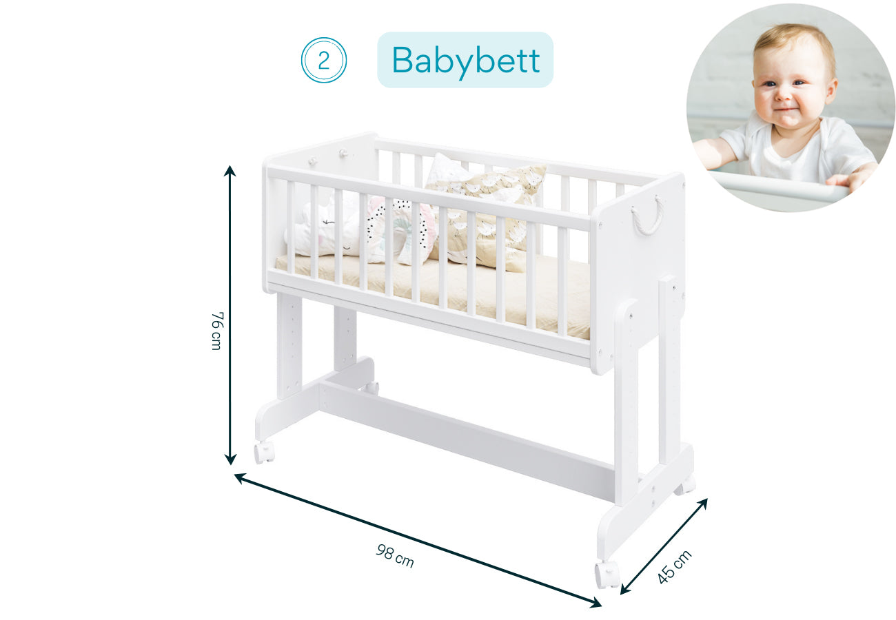 Beistellbett 90x40 cm Babybett Baby Bett mit Sicherheitsgurt für Elternbett, umbaubar zu höhenverstellbarem Schreibtisch, Sitzbank und Spielkiste aus Vollholz, made in EU - 10 Jahre nutzbar