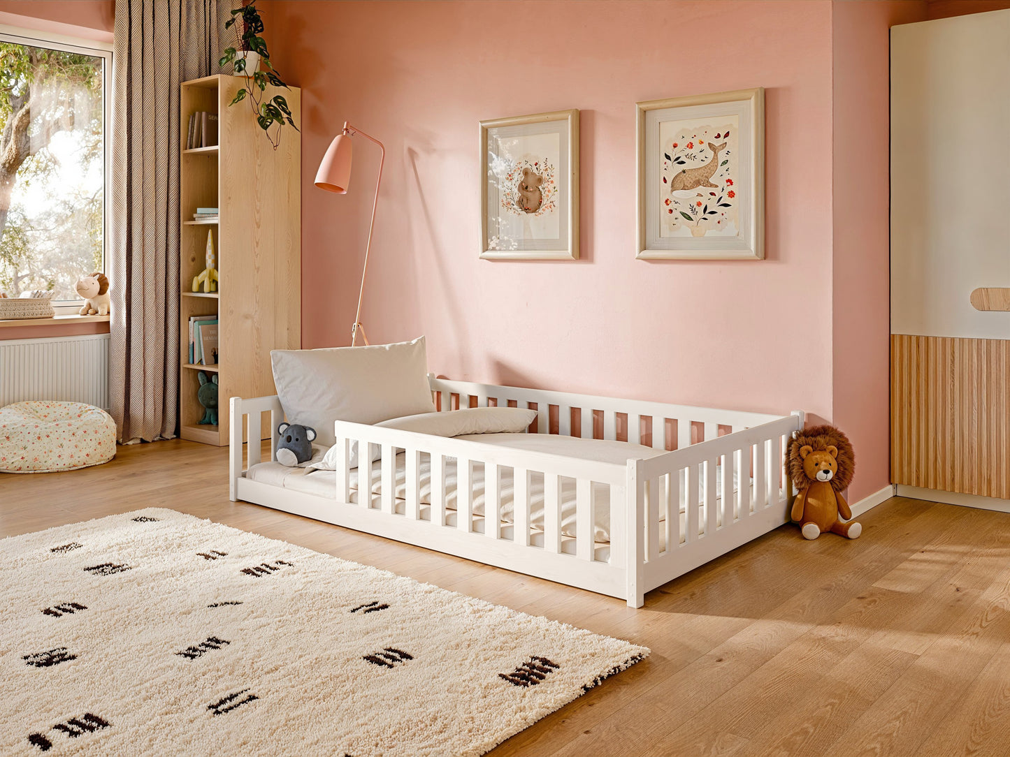 Kinderbett Bodenbett 90x200 | 120x200 | 140x200cm Bett mit Rausfallschutz & Lattenrost Montessori Bett Bed Gitterbett Kinder Jugendbett Einzelbett optional mit Matratze | weiß oder natur Kiefer Holz massiv Junge Mädchen