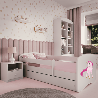 Lit enfant 80x160 | 180x80 cm avec matelas (en option), protection antichute, sommier à lattes et tiroir en blanc avec lit pour fille à motif licorne, cheval, pompiers ou fée