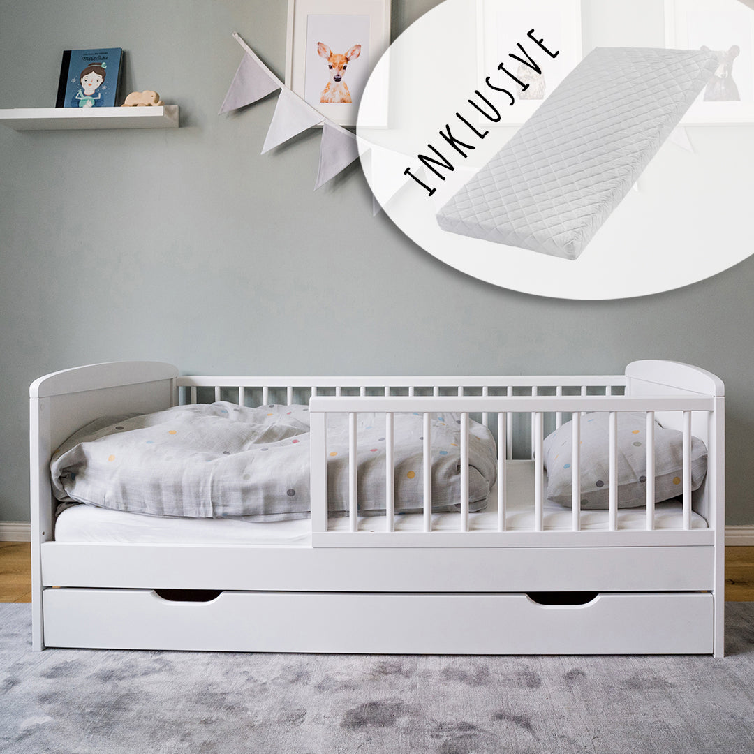 Lit enfant 140x70 cm avec matelas (en option), sommier à lattes, tiroir et protection antichute en bois massif blanc - 70 x 140 taille parfaite après lit bébé