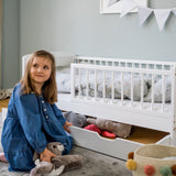 Lit enfant 140x70 cm avec matelas (en option), sommier à lattes, tiroir et protection antichute en bois massif blanc - 70 x 140 taille parfaite après lit bébé