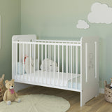 Babybett Gitterbett mit Teddybär, Prinzessin ode Prinz Gravur 60x120 mit Matratze (optional) höhenverstellbar | herausnehmbare Sprossen weiss Made in Europe